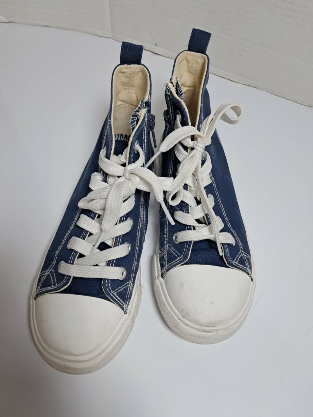 Girls Size 5 Denim Blue High Top Canvas Sneakers Side Zip - Picture 2 of 8